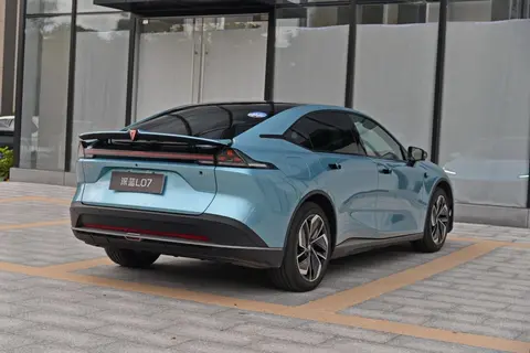 15万级家轿内卷升级！深蓝L07对比星耀8：辅助驾驶真能拉开差距？