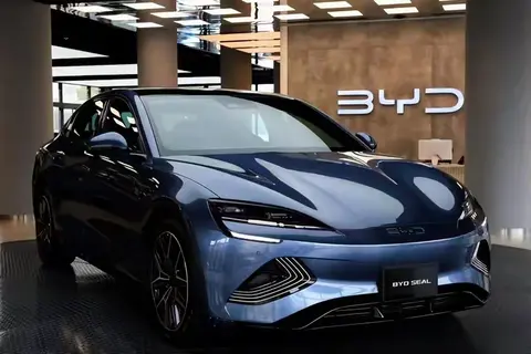 吉利终结比亚迪连冠！9分钟闪充对决，两强争霸白热化