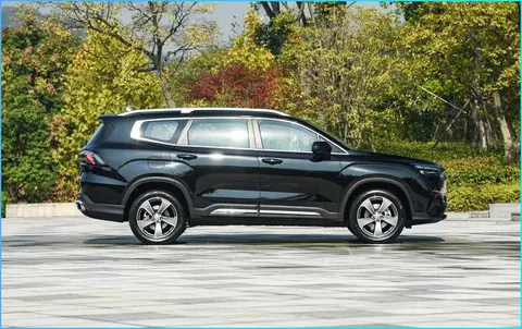 6万块买2.8米轴距大五座，油耗仅5L，还都是独立后悬！